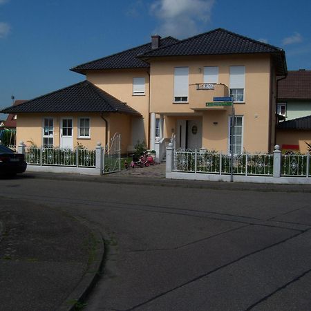 Gaestehaus Tante Tienchen 7 Minuten Zu Fuss Zum Europa Park , Plus Kostenloses Parkplatzticket Rulantica ,Alle Unsere Suiten Haben Einen Balkon Rust Exteriér fotografie